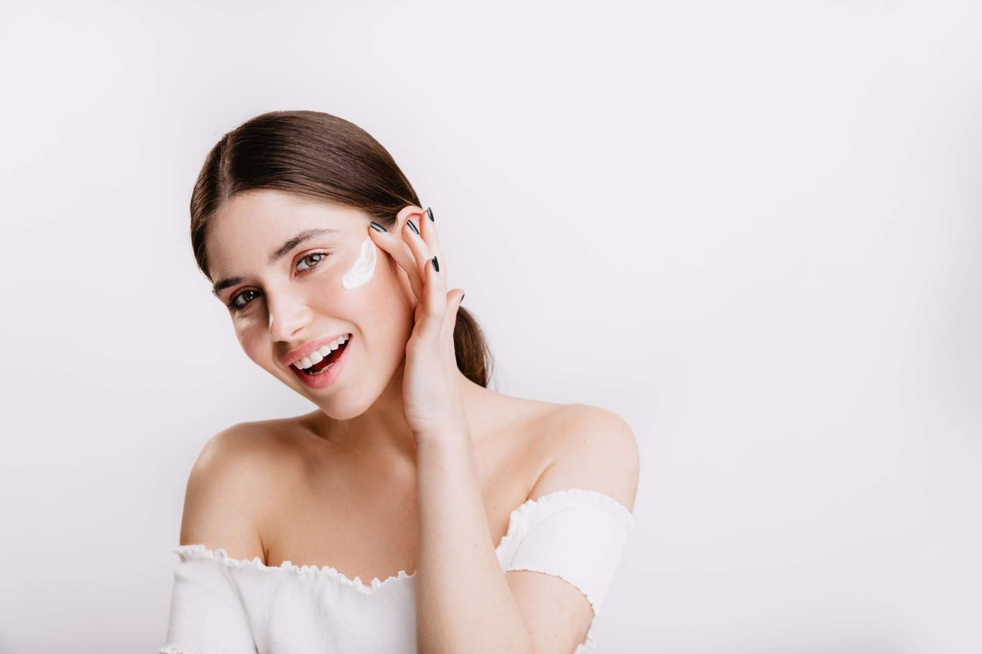 Summer-Skincare-Tips-Keeping-Your-Skin-Healthy-and-Radiant